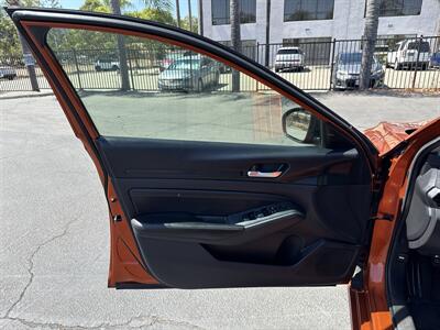 2019 Nissan Altima 2.5 SR - Photo 9 -