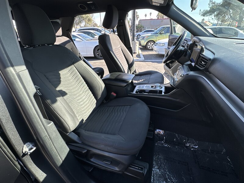 2020 Ford Explorer XLT photo 4