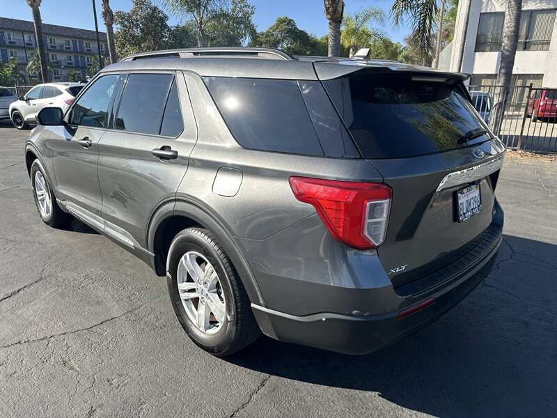 2020 Ford Explorer XLT photo 2