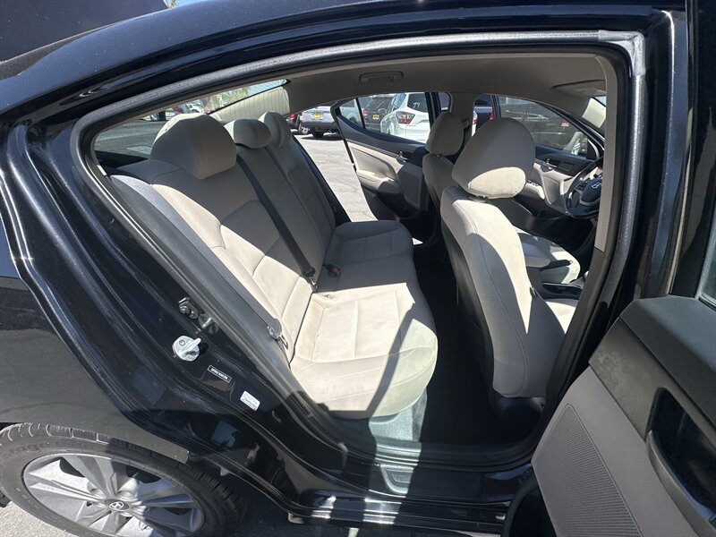 2017 Hyundai Elantra SE - Photo 10