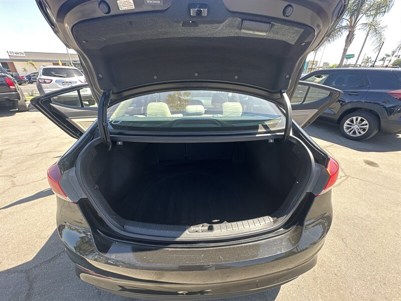 2017 Hyundai Elantra SE - Photo 11