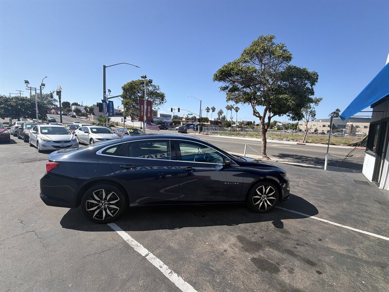 2017 Chevrolet Malibu LT - Photo 6 - National City, CA 91950