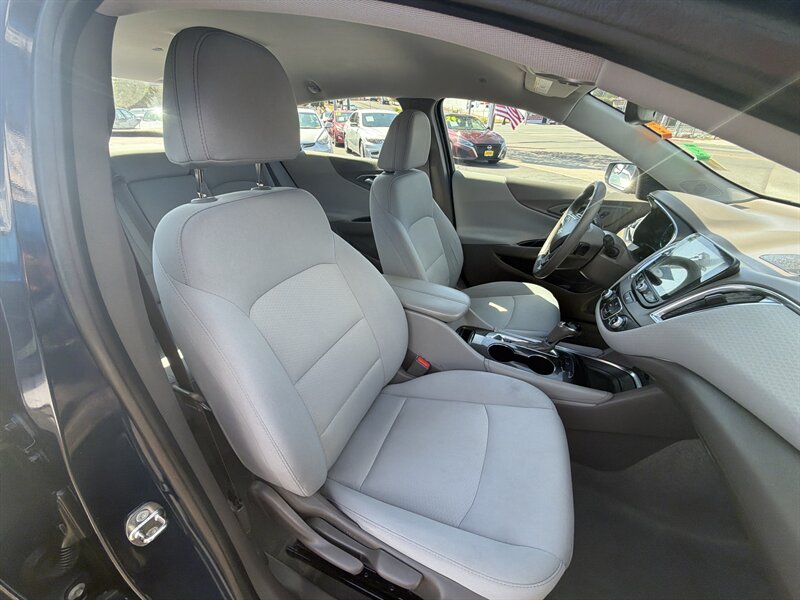 2017 Chevrolet Malibu LT - Photo 13 - National City, CA 91950