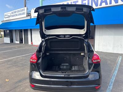 2016 Ford Focus SE   - Photo 14 - 