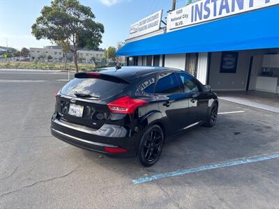 2016 Ford Focus SE   - Photo 5 - 