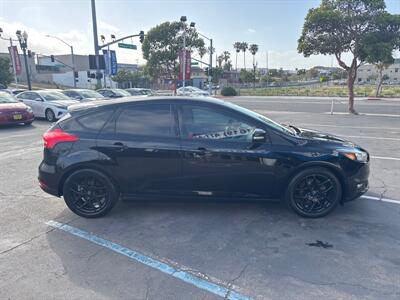 2016 Ford Focus SE   - Photo 6 - 