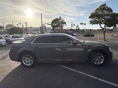 2019 Chrysler 300 Series Touring - Photo 7 -