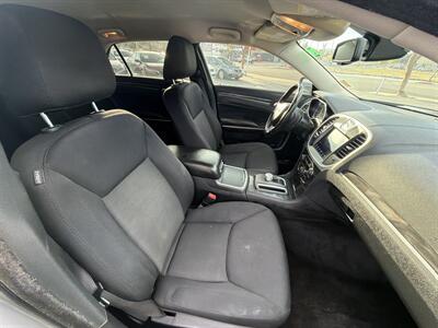 2019 Chrysler 300 Series Touring - Photo 13 -
