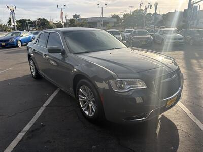 2019 Chrysler 300 Series Touring - Photo 8 -