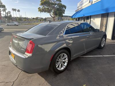 2019 Chrysler 300 Series Touring - Photo 6 -