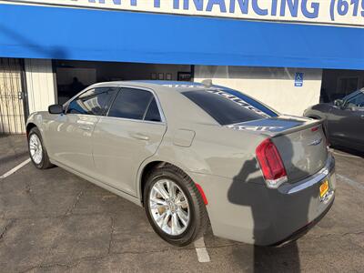 2019 Chrysler 300 Series Touring - Photo 4 -