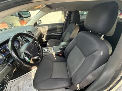 2019 Chrysler 300 Series Touring - Photo 11 -