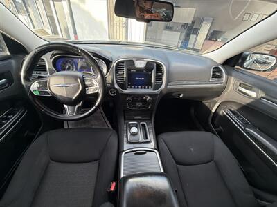 2019 Chrysler 300 Series Touring - Photo 10 -