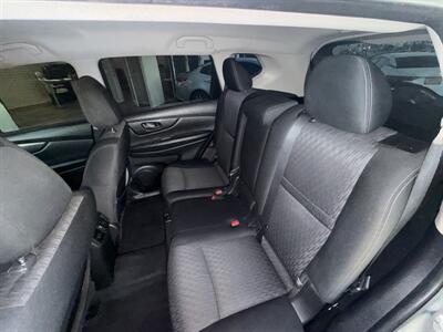 2019 Nissan Rogue S   - Photo 12 - 