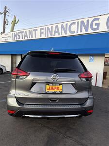 2019 Nissan Rogue S   - Photo 4 - 