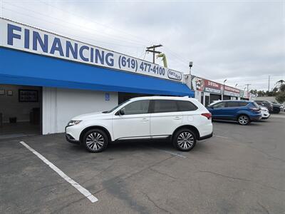 2020 Mitsubishi Outlander SE   - Photo 2 - National City, CA 91950