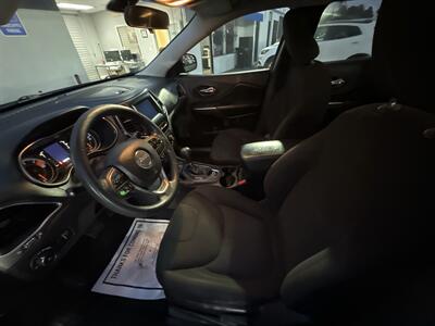 2019 Jeep Cherokee Latitude   - Photo 10 - 