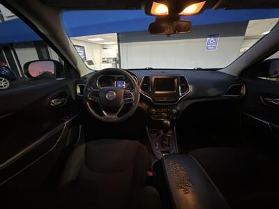 2019 Jeep Cherokee Latitude   - Photo 8 - 