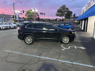 2019 Jeep Cherokee Latitude   - Photo 6 - 