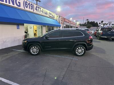 2019 Jeep Cherokee Latitude   - Photo 2 - 