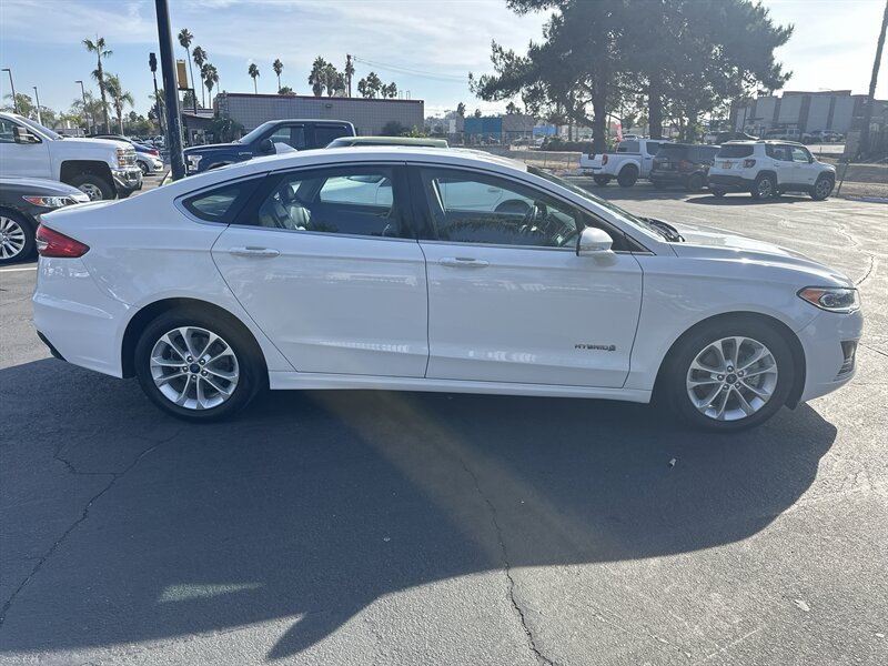2019 Ford Fusion Hybrid SEL photo 4