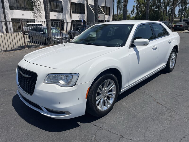 2017 Chrysler 300 Series Limited  