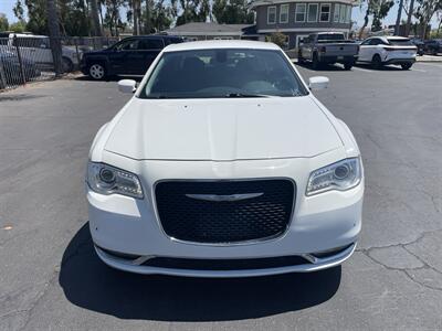 2017 Chrysler 300 Series Limited - Photo 8 -