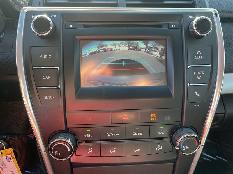2016 Toyota Camry SE photo 12