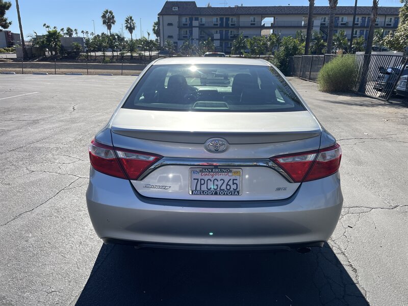 2016 Toyota Camry SE photo 4