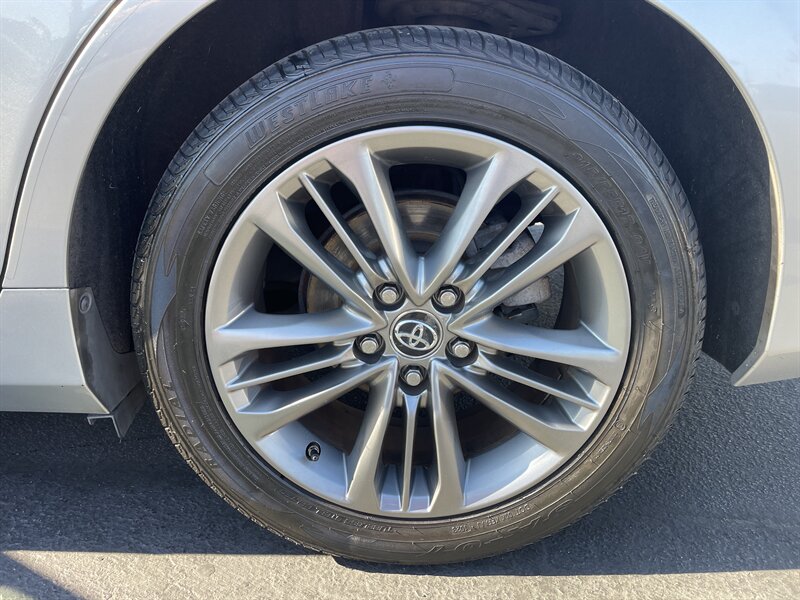 2016 Toyota Camry SE photo 13