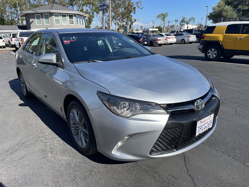 2016 Toyota Camry SE photo 7