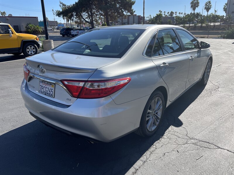 2016 Toyota Camry SE photo 5