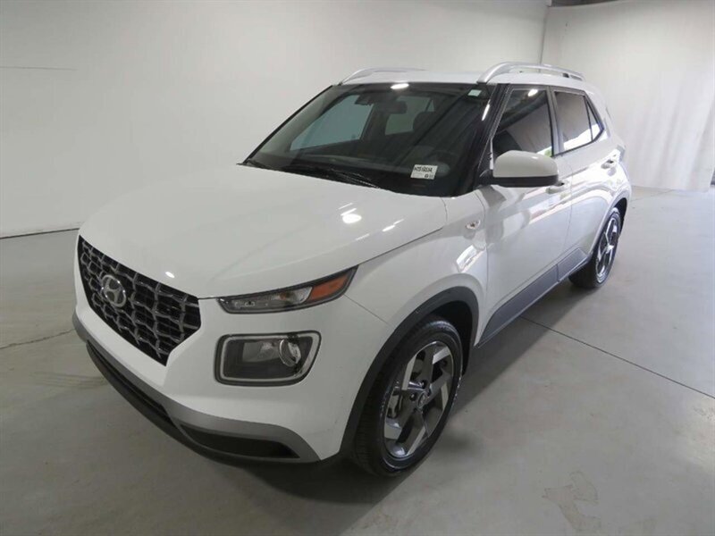 2021 Hyundai VENUE SE  