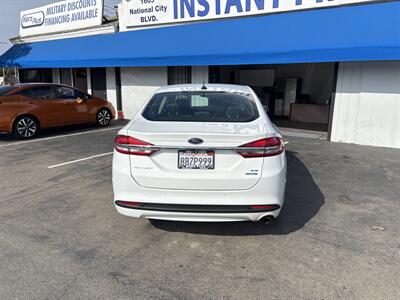 2018 Ford Fusion SE   - Photo 4 - 