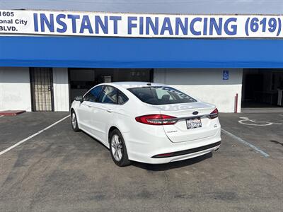 2018 Ford Fusion SE   - Photo 3 - 