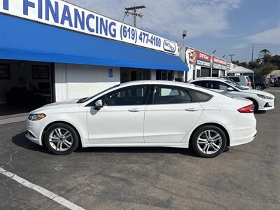 2018 Ford Fusion SE   - Photo 2 - 