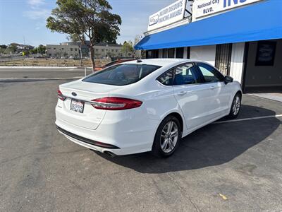 2018 Ford Fusion SE   - Photo 5 - 