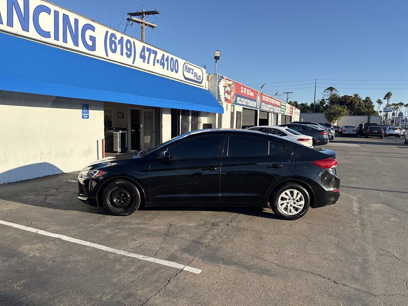 2018 Hyundai ELANTRA SE