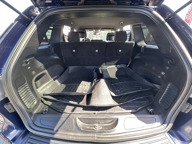 2014 Jeep Grand Cherokee Laredo - Photo 11 -