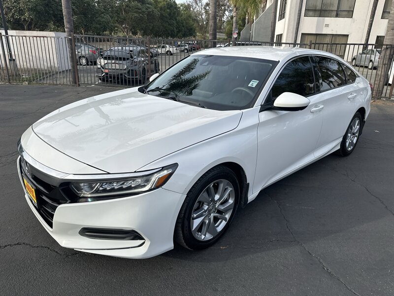 2019 Honda Accord LX's photo