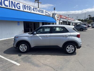 2021 Hyundai VENUE SE   - Photo 2 - National City, CA 91950