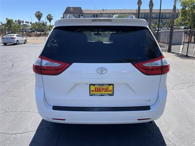 2015 Toyota Sienna LE 8-Passenger - Photo 4 -