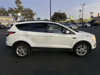 2018 Ford Escape SE   - Photo 4 - 