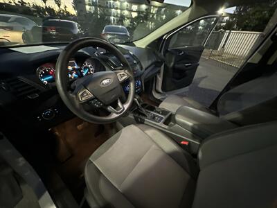 2018 Ford Escape SE   - Photo 13 - 