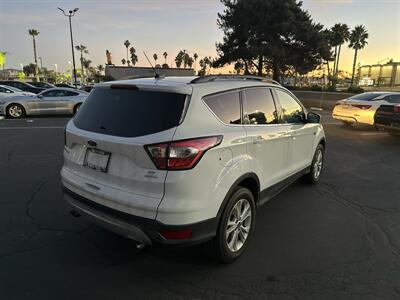 2018 Ford Escape SE   - Photo 5 - 