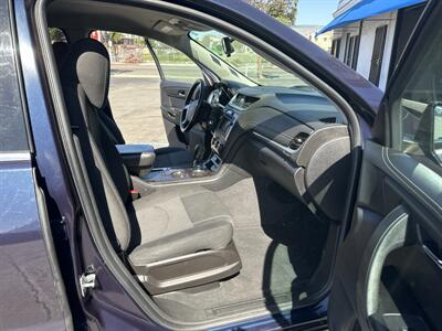 2017 Chevrolet Traverse LT   - Photo 13 - 