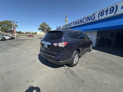 2017 Chevrolet Traverse LT   - Photo 5 - 