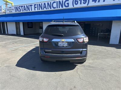 2017 Chevrolet Traverse LT   - Photo 4 - 