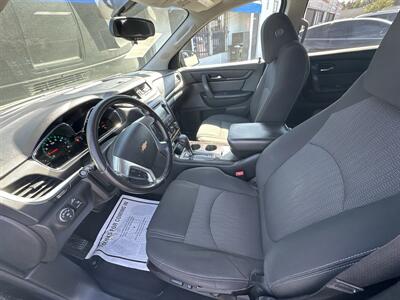2017 Chevrolet Traverse LT   - Photo 9 - 