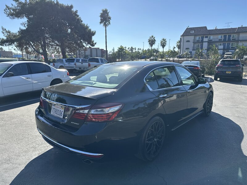 2017 Honda Accord Sport photo 4